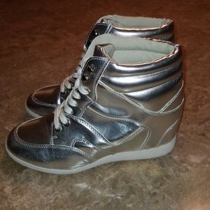 NWOT Size 9 Silver Wedge Fashion Sneakers